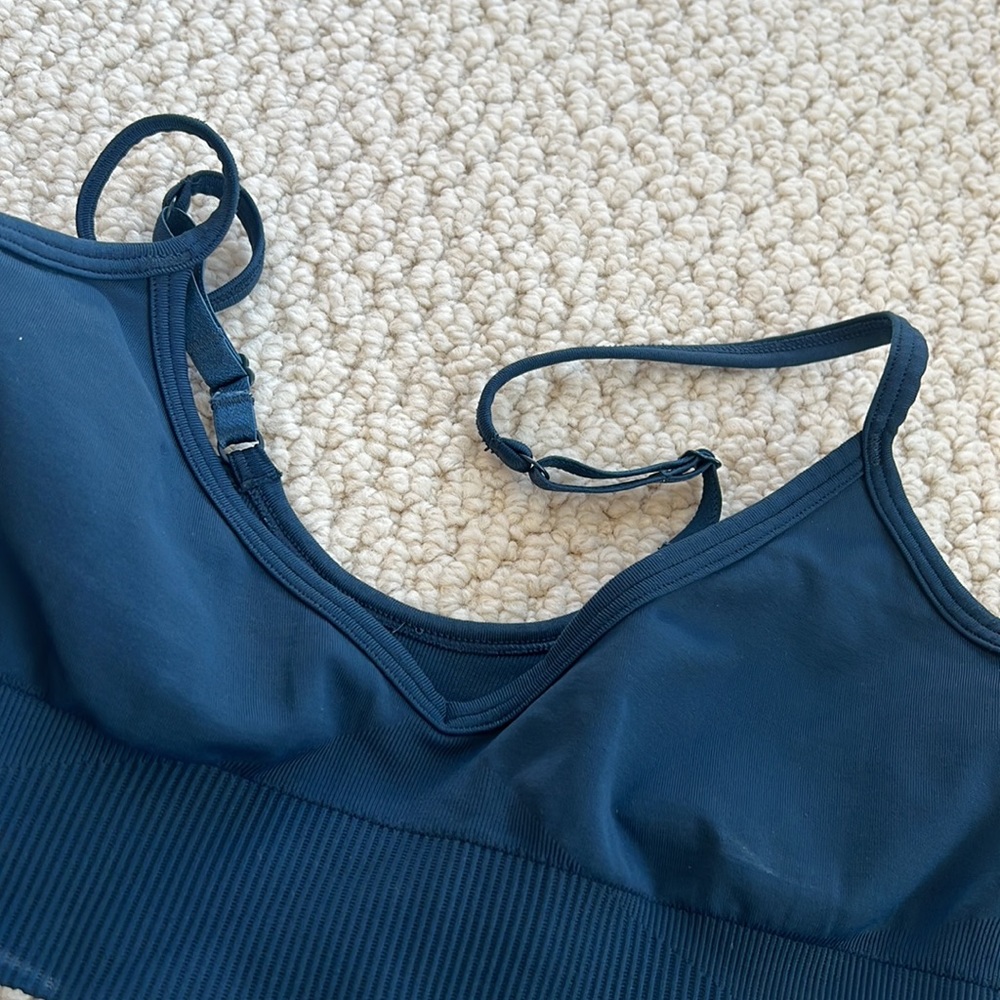 LULULEMON - Picture 2 of 3